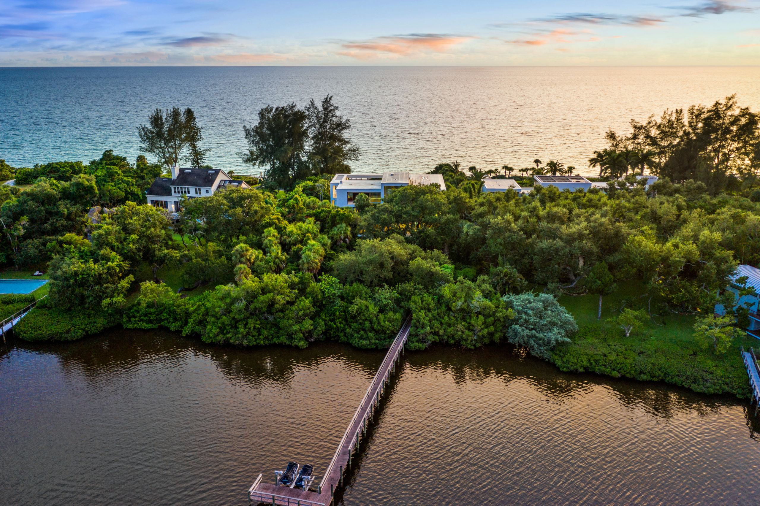 SOLD!    814 N Casey Key Road